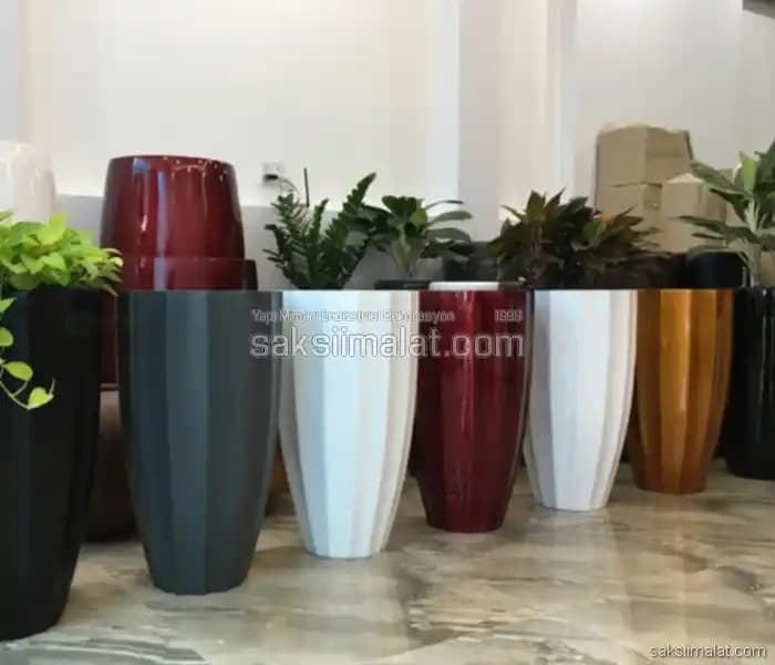 Dekoratif Saksılar ile Mekânlarınızı Canlandırmanın Yolları ve Seçim İpuçları