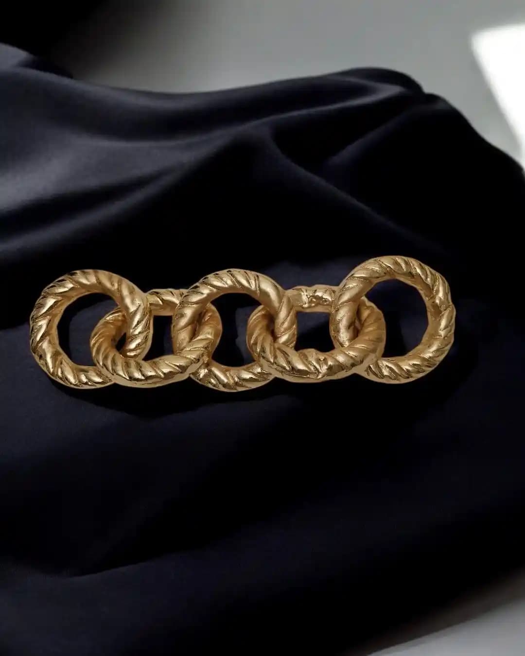 Dekoratif Zincirler ile Mekânlarınıza Şıklık ve Fonksiyonellik Katın