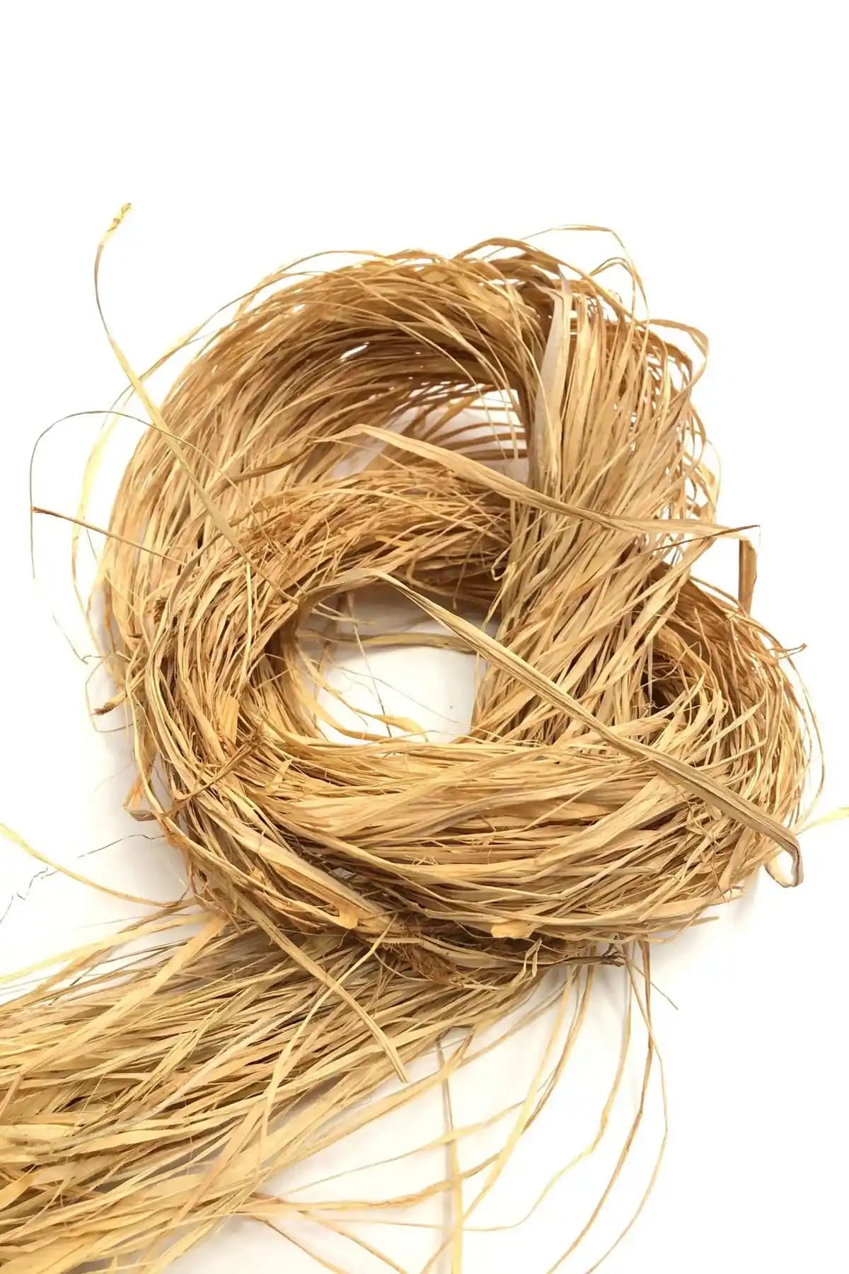 Doğal Rafya Kullanımıyla Dekorasyonda Sıcak ve Samimi Ortamlar Yaratma Rehberi