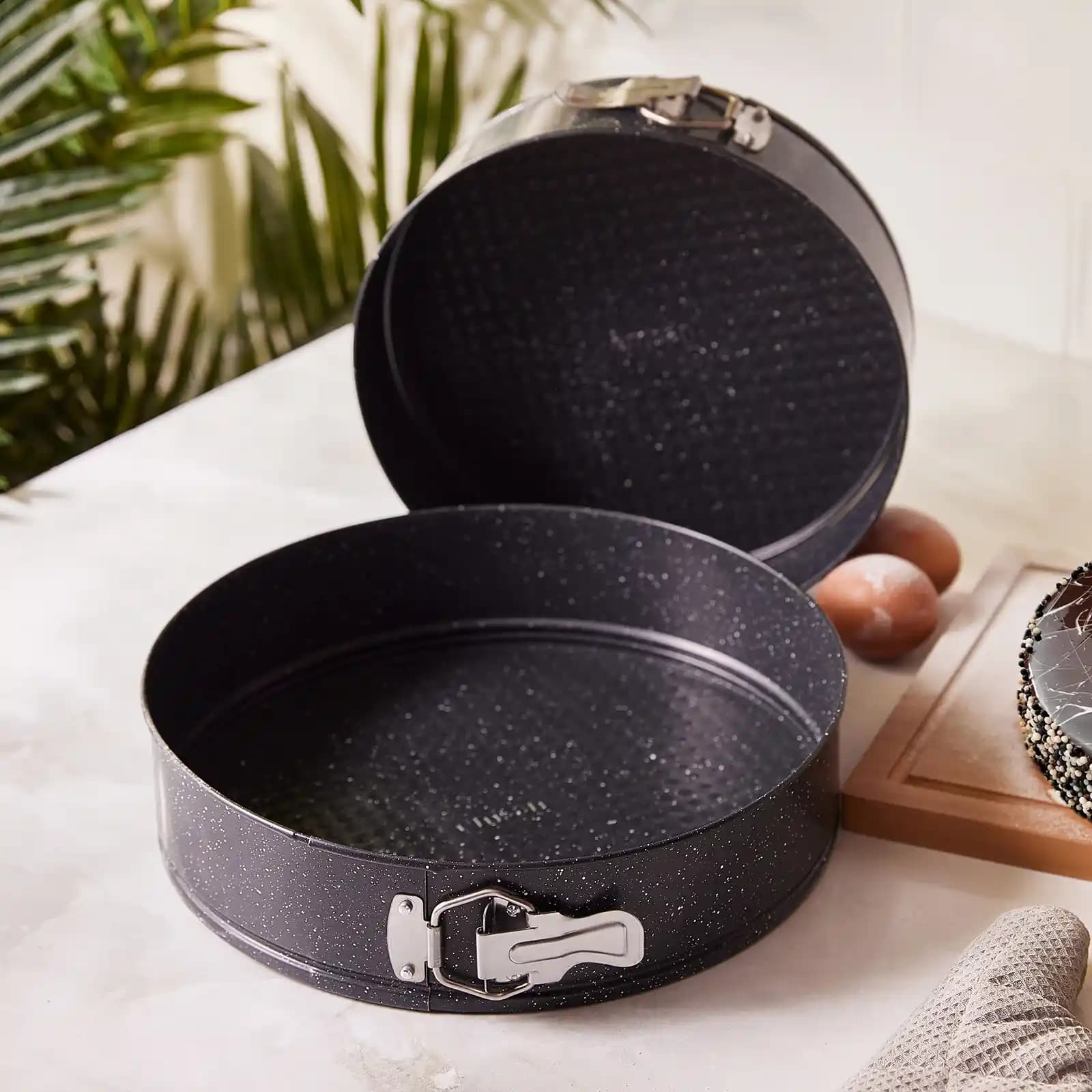 Emsan Circle 2'li Kelepçeli Kek Kalıbı Seti ile Mutfakta ve Dekorasyonda Yenilikçi Çözümler