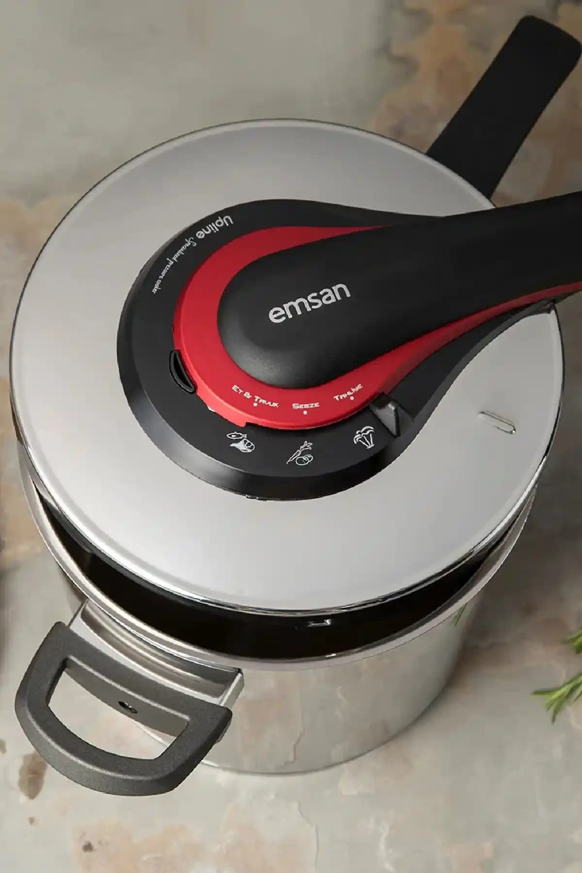 Emsan Up-Line Kırmızı 4+6 Litre Paslanmaz Çelik Düdüklü Tencere Seti: Modern ve Dayanıklı Mutfağınız İçin