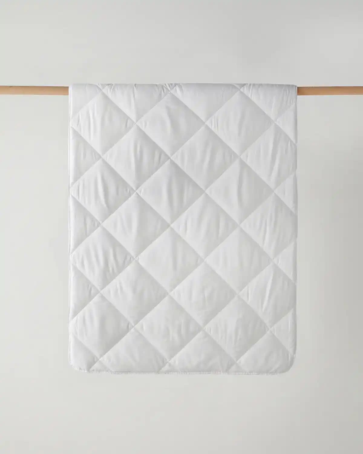 English Home Polar Yorgan Modelleri ile Evinize Şıklık ve Konfor Katın