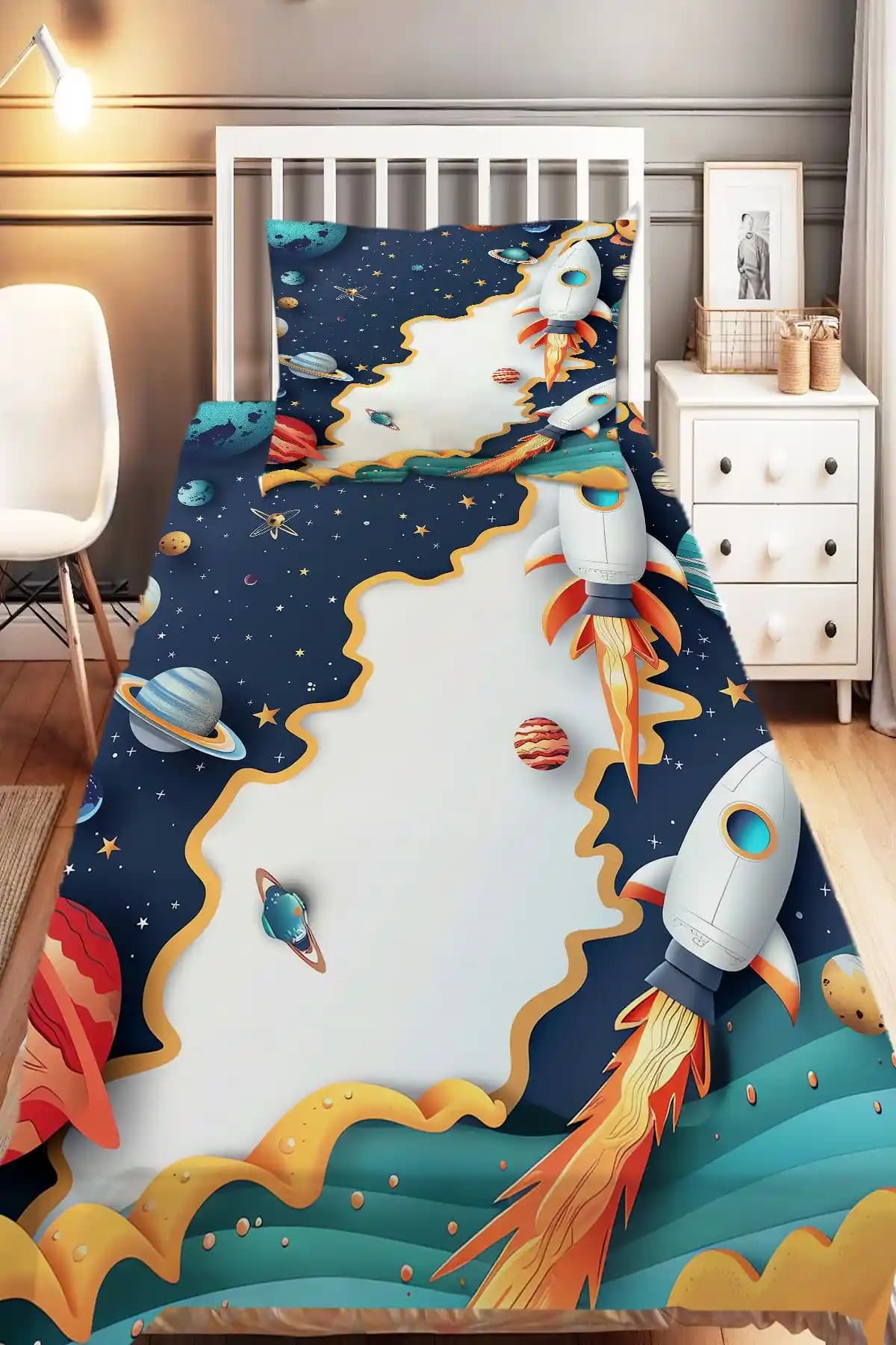 Erkek Çocuk Odası Dekorasyonunda Renkli ve Fonksiyonel Yatak Örtüsü Seçenekleri