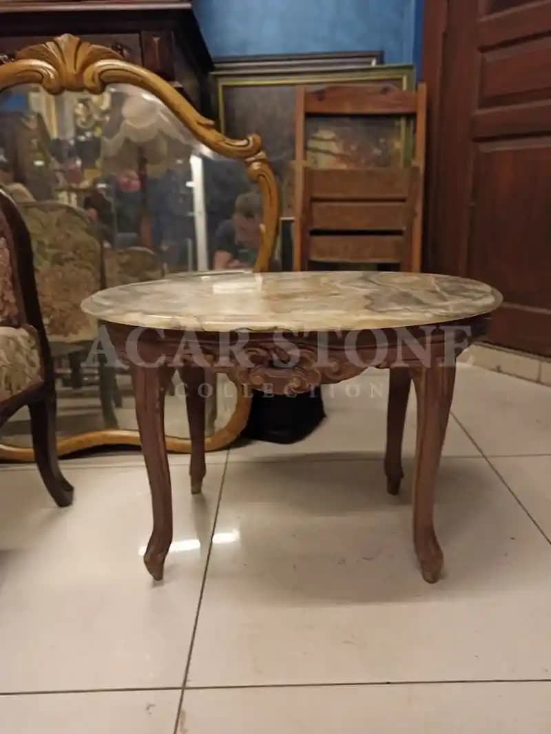 Eski Mermer Sehpa Dekorasyonunda Zamansız Şıklık ve Estetik Unsurlar