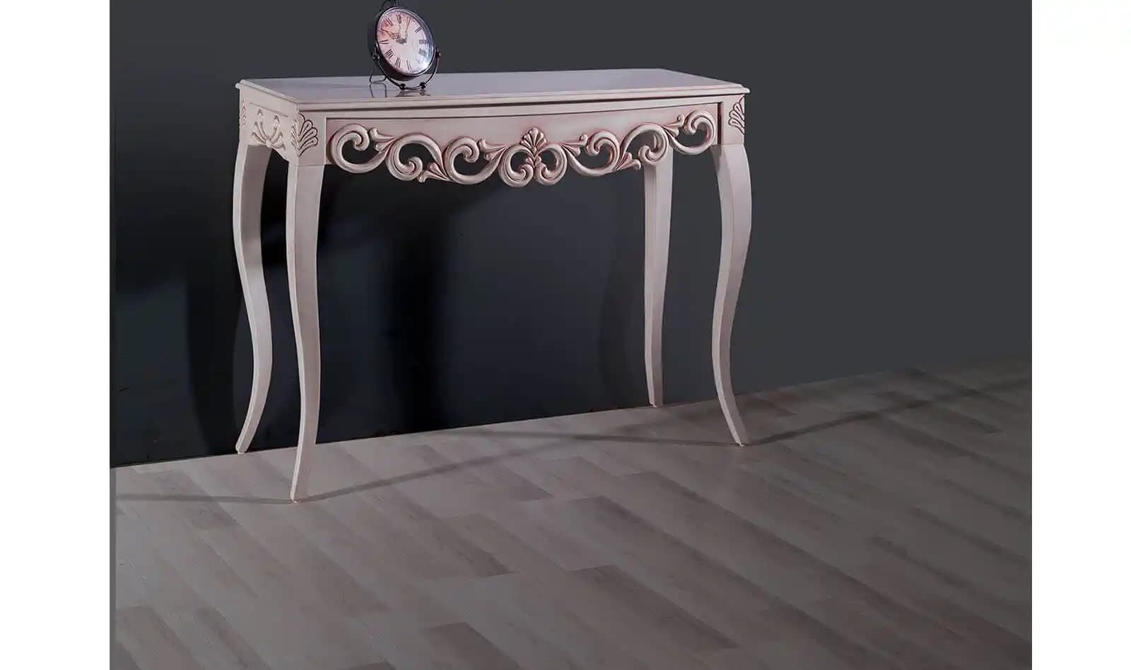 Eskitme Dresuar ile Dekorasyonda Şıklık ve Nostaljiyi Bir Arada Yakalayın