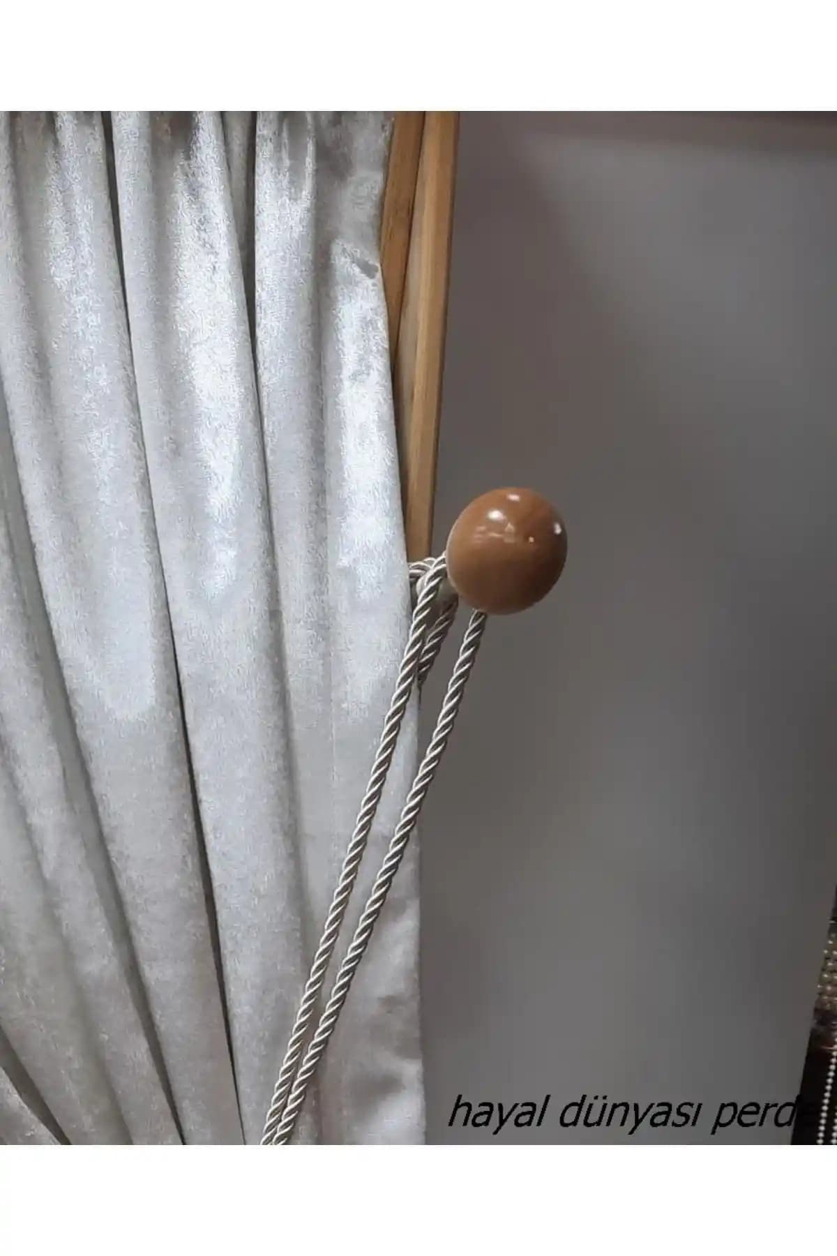 Fon Perdeleri ve Duvar Aparatlarıyla Dekorasyonda Güncel Trendler ve Uygulama İpuçları