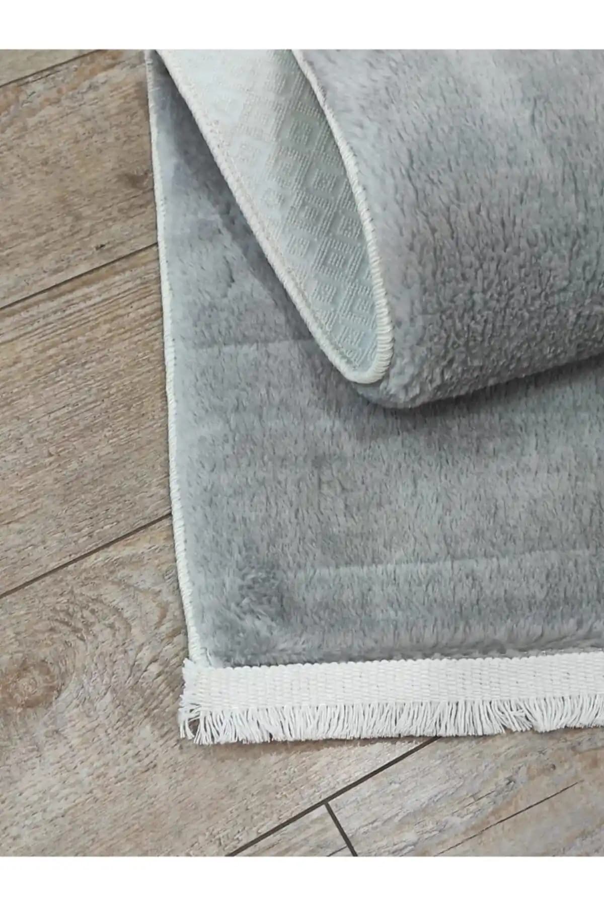 Gri Peluş Halı ile Modern ve Şık Dekorasyon Çözümleri