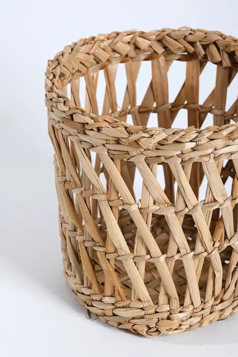 Hasır Çiçek Saksısı ile Dekorasyonunuzu Doğal ve Şık Hale Getirin