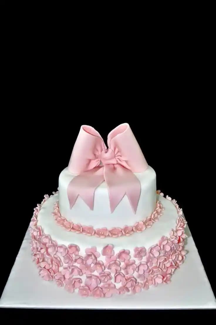 İki Katlı Pasta Modelleri ve Dekorasyon İpuçlarıyla Etkileyici Organizasyonlar