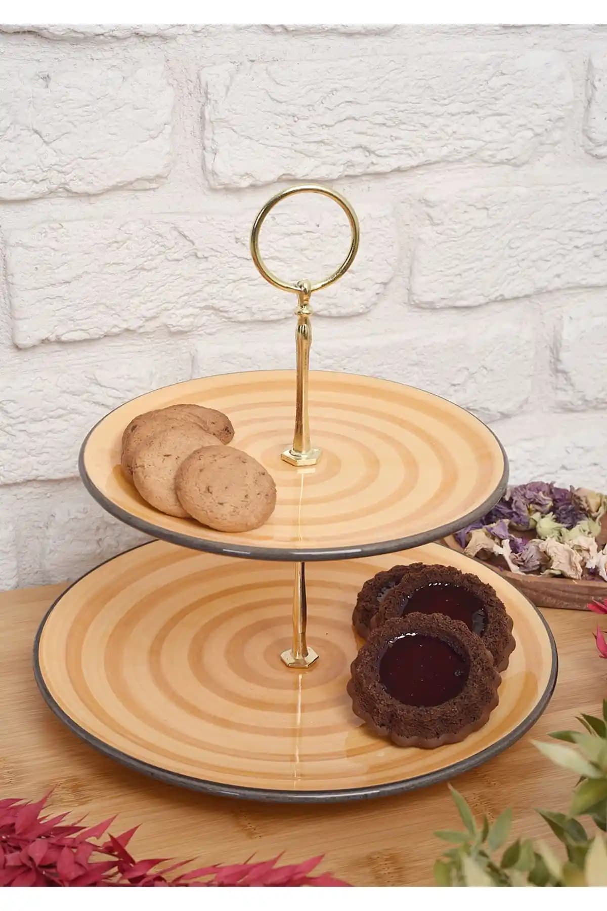 İki Katlı Sunum Tabağı ile Sofralarınıza Zarif ve Fonksiyonel Dokunuşlar