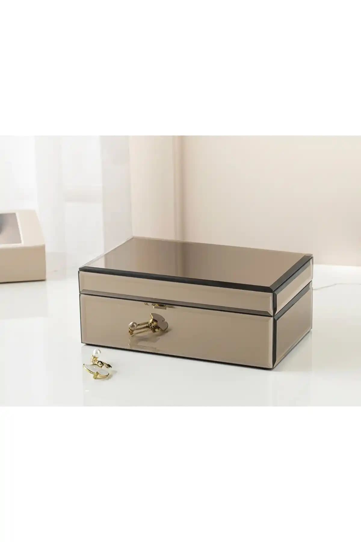 İngiliz Evi Metal Kutu ile Modern ve Şık Ev Dekorasyonu Çözümleri