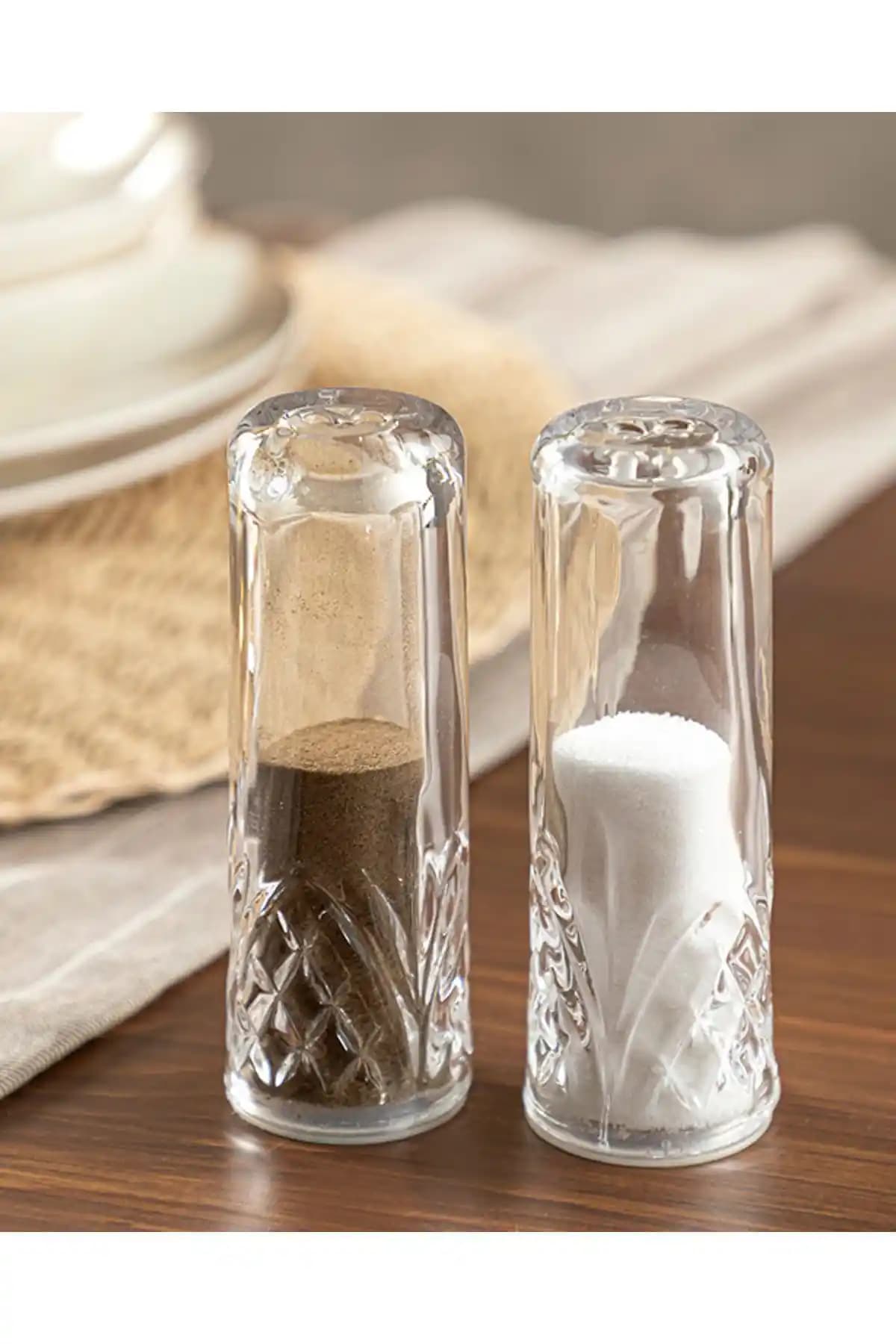 İngiliz Tarzı Ev Dekorasyonunda Tuzlukların Rolü ve Dekoratif Seçenekler