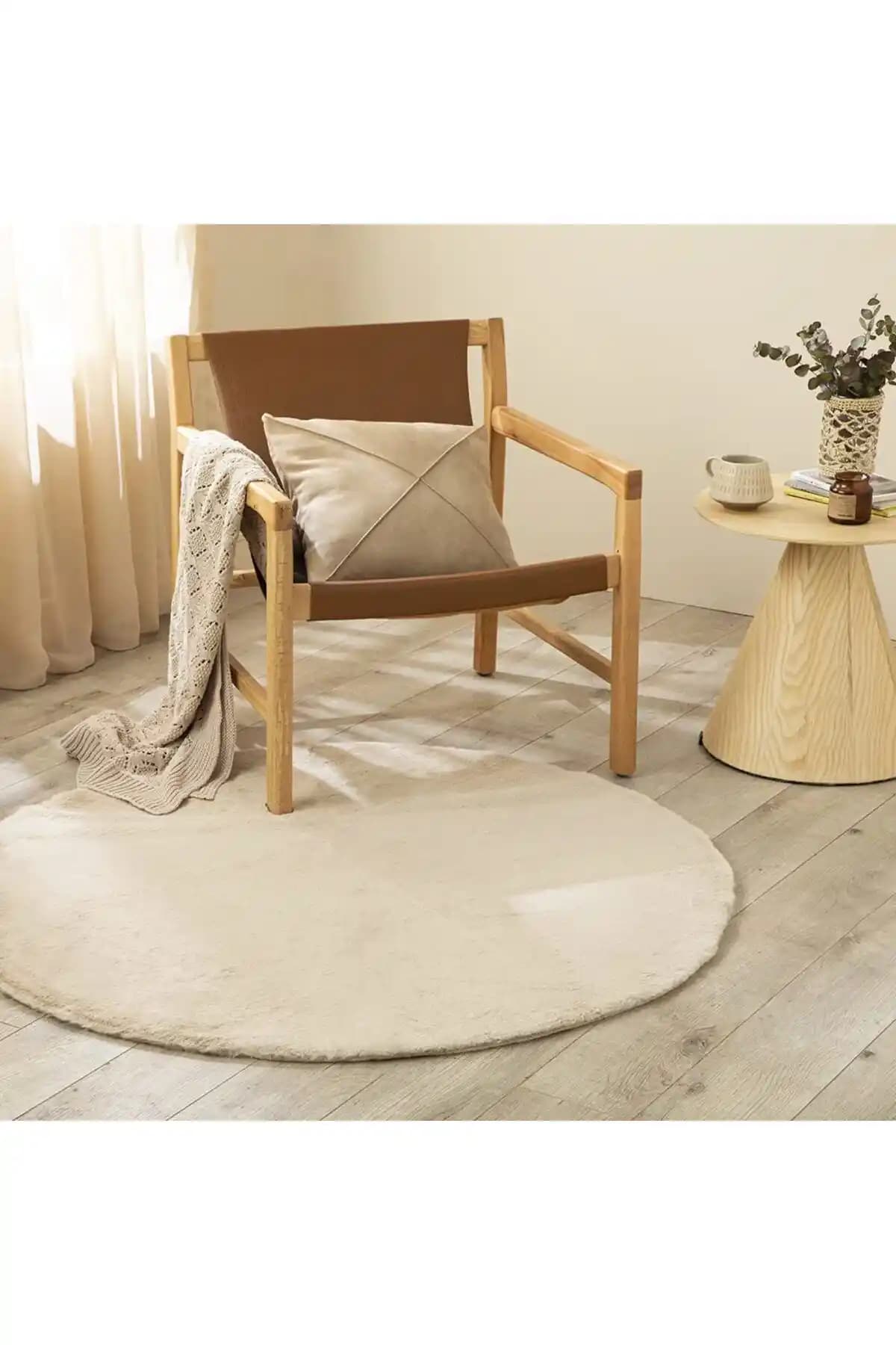 İngiliz Tarzı Ev Dekorasyonunda Yuvarlak Halıların Şıklık ve İşlevselliği