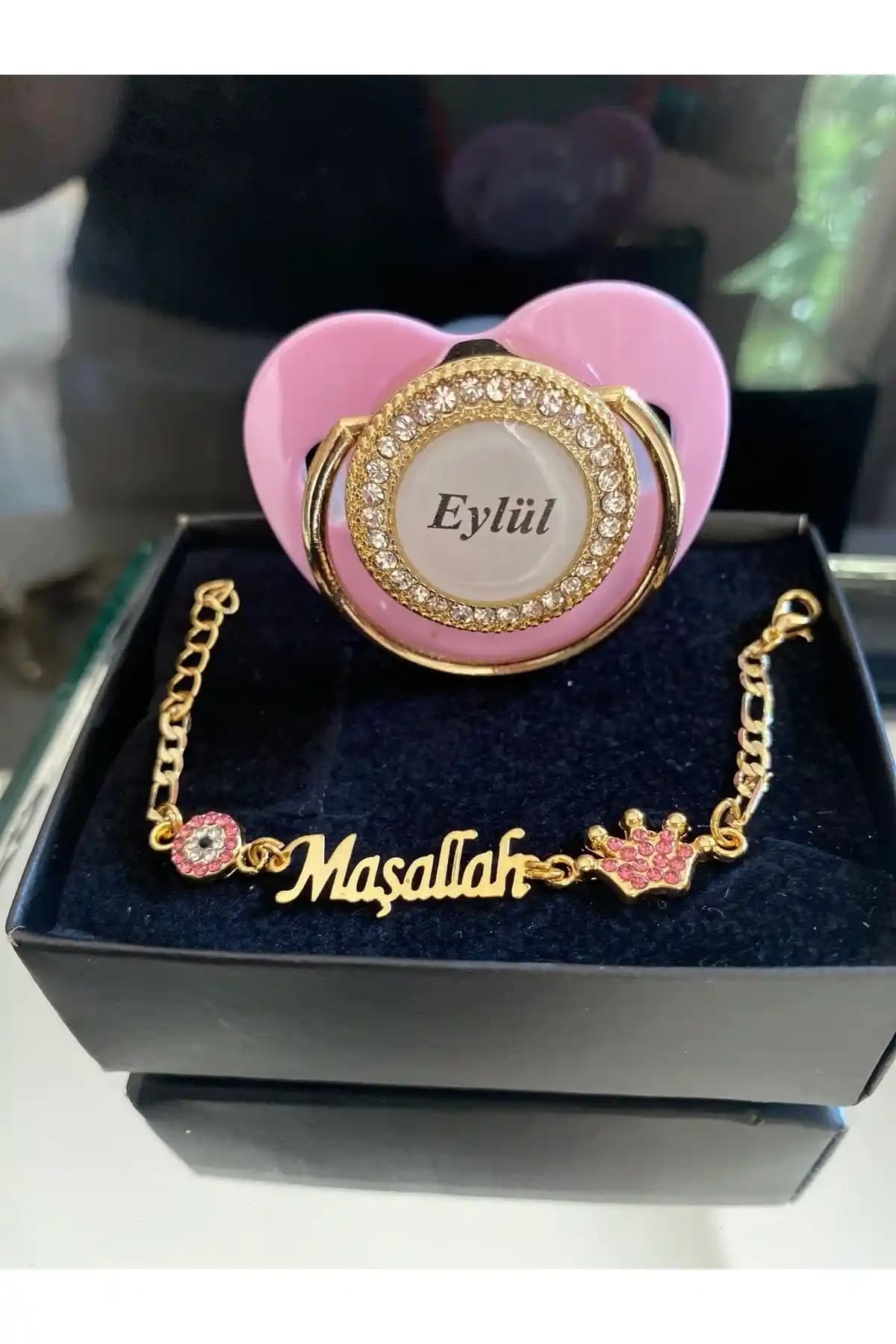 İsimli Emzik ve Aksesuarlarıyla Bebeklerinizin Güvenliği ve Şıklığını Artırın