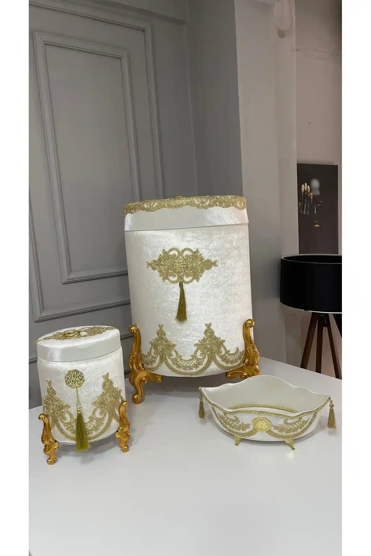 Kadife Çamaşır Sepetleri ile Ev Dekorasyonunuza Şıklık Katın ve Fonksiyonelliği Artırın