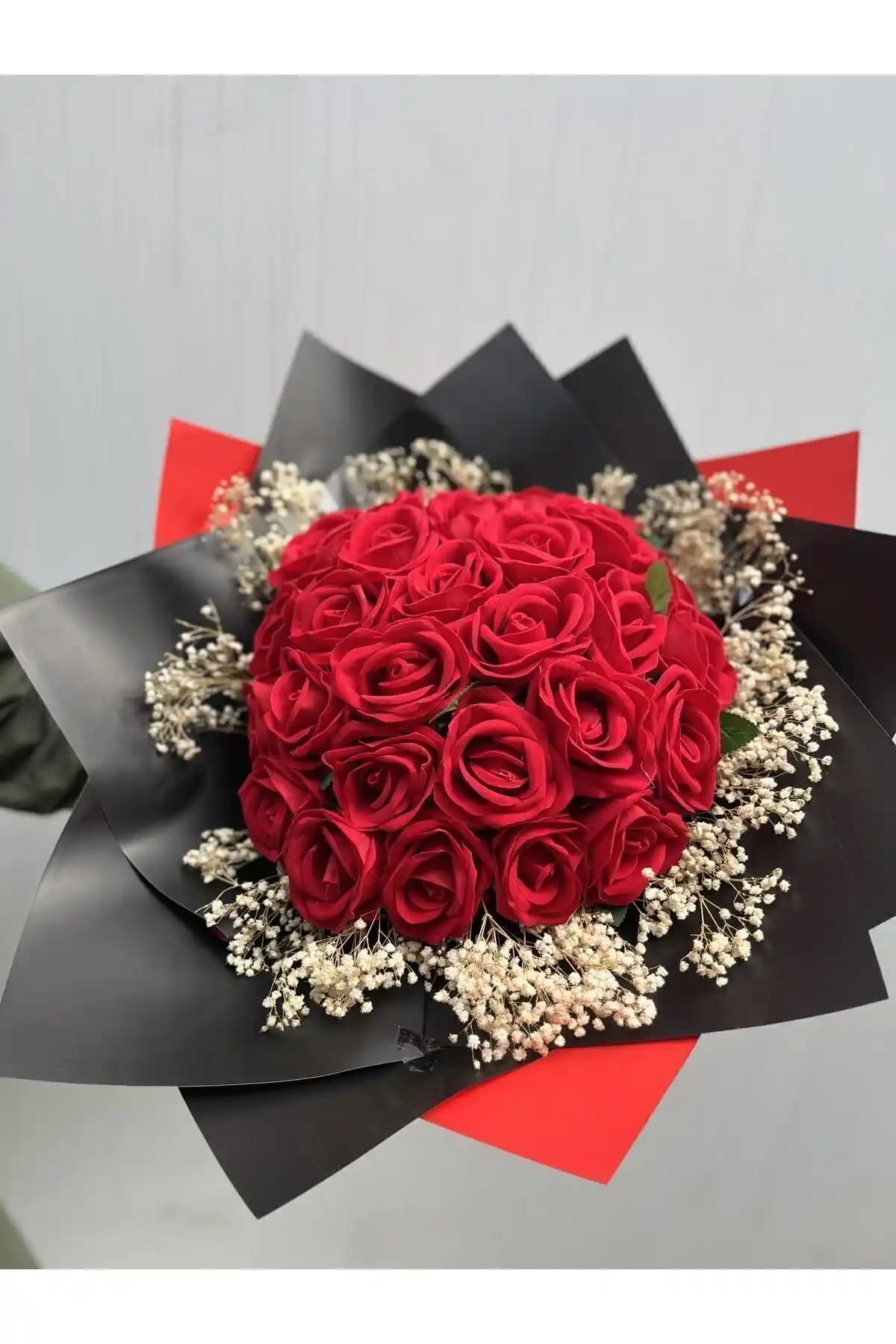 Kadife Gül İstemeye Çiçeği: Geleneksel ve Modern Dekorasyonun Zarif Buluşması