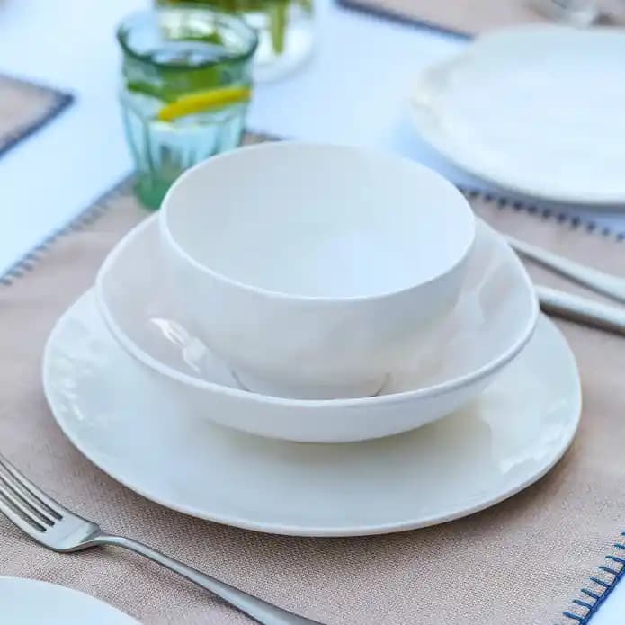Karaca Düz Beyaz Yemek Takımı ile Sofralarınıza Zarif ve Şık Dokunuşlar Yapın