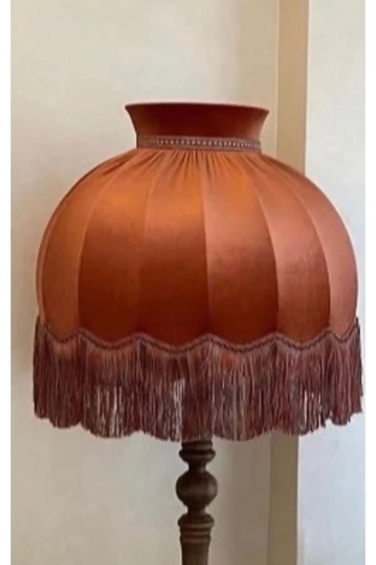 Kiremit Rengi Lambaderlerle Dekorasyonunuza Sıcak ve Şık Bir Dokunuş Yapın