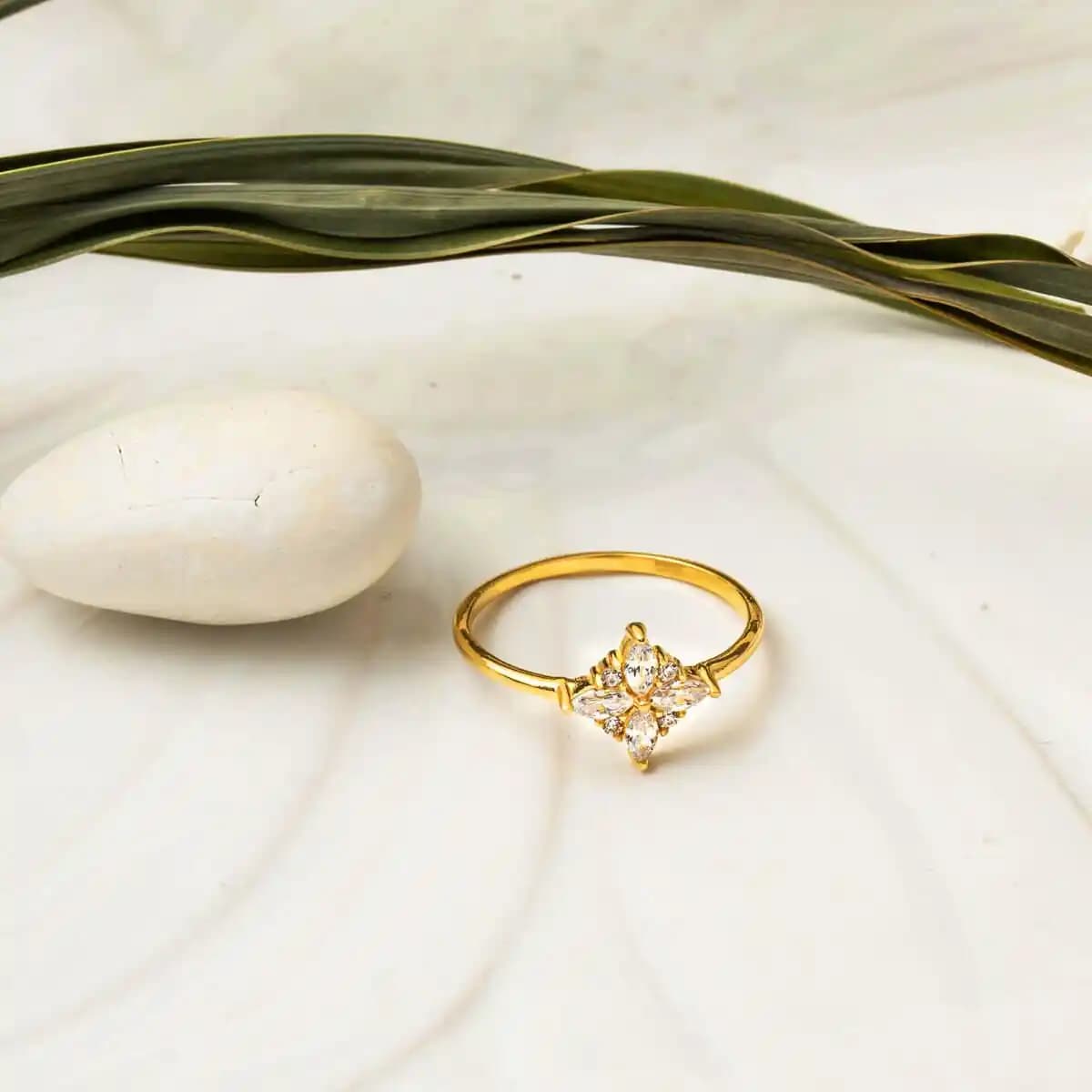 Lotus Çiçeği Yüzükleri ve Dekorasyonda Kullanımı: Zarafetin Sembolleri