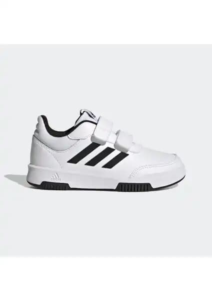 Adidas GW1981 Tensaur ve GY5427 Hoops 3.0 Ayakkabılarının Detaylı Karşılaştırması 1