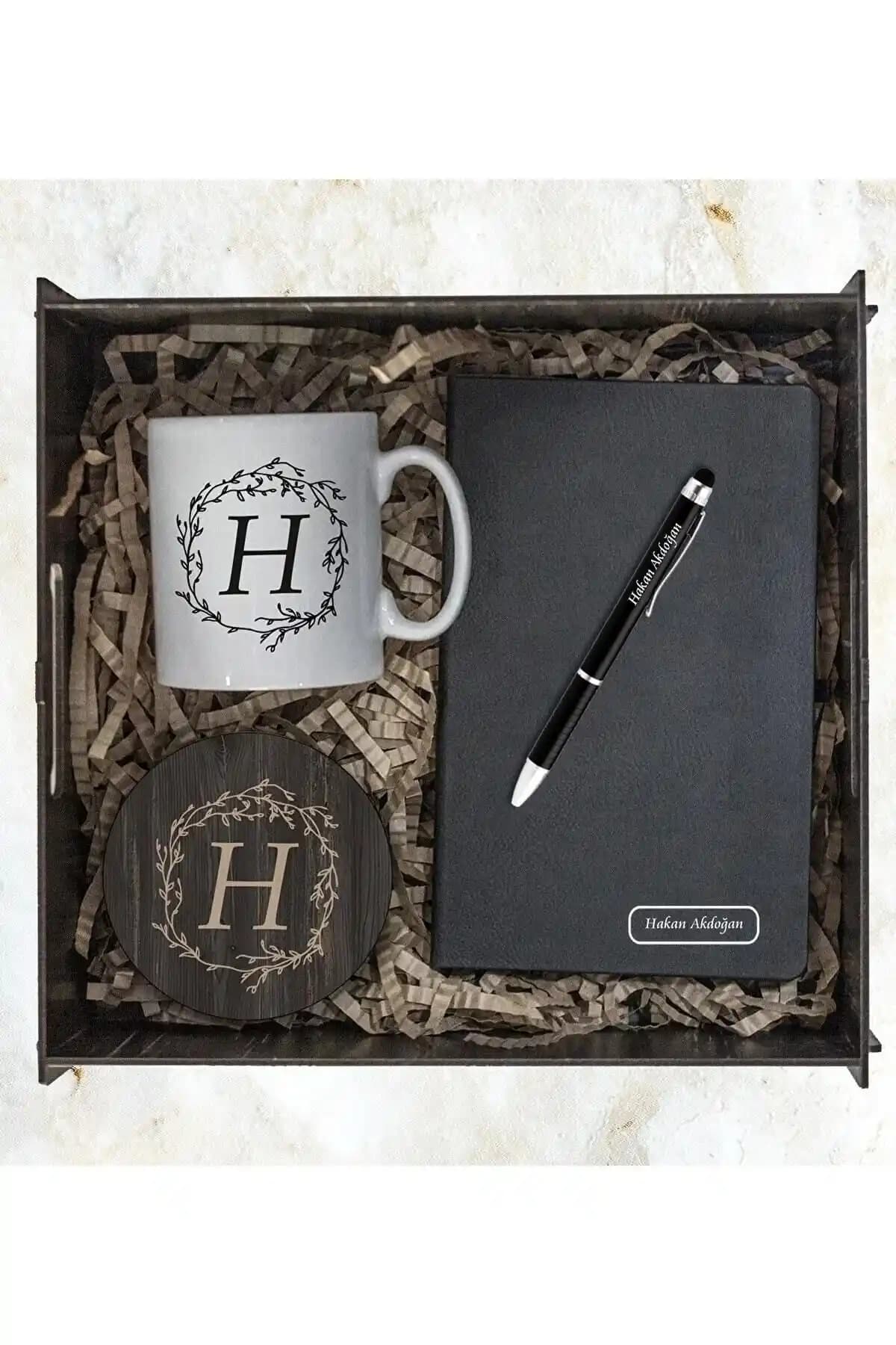 Kişiye Özel Ahşap Kutulu Hediye Seti: Ajanda, Kalem, Kupa ve Bardak Altlığı