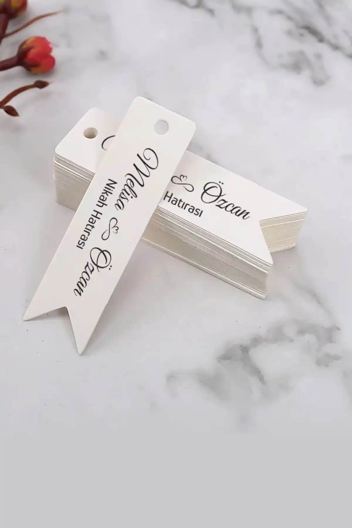 Kişiye Özel Hediye Etiketleri: Özel Günleriniz İçin Şık ve Kişisel Dokunuşlar