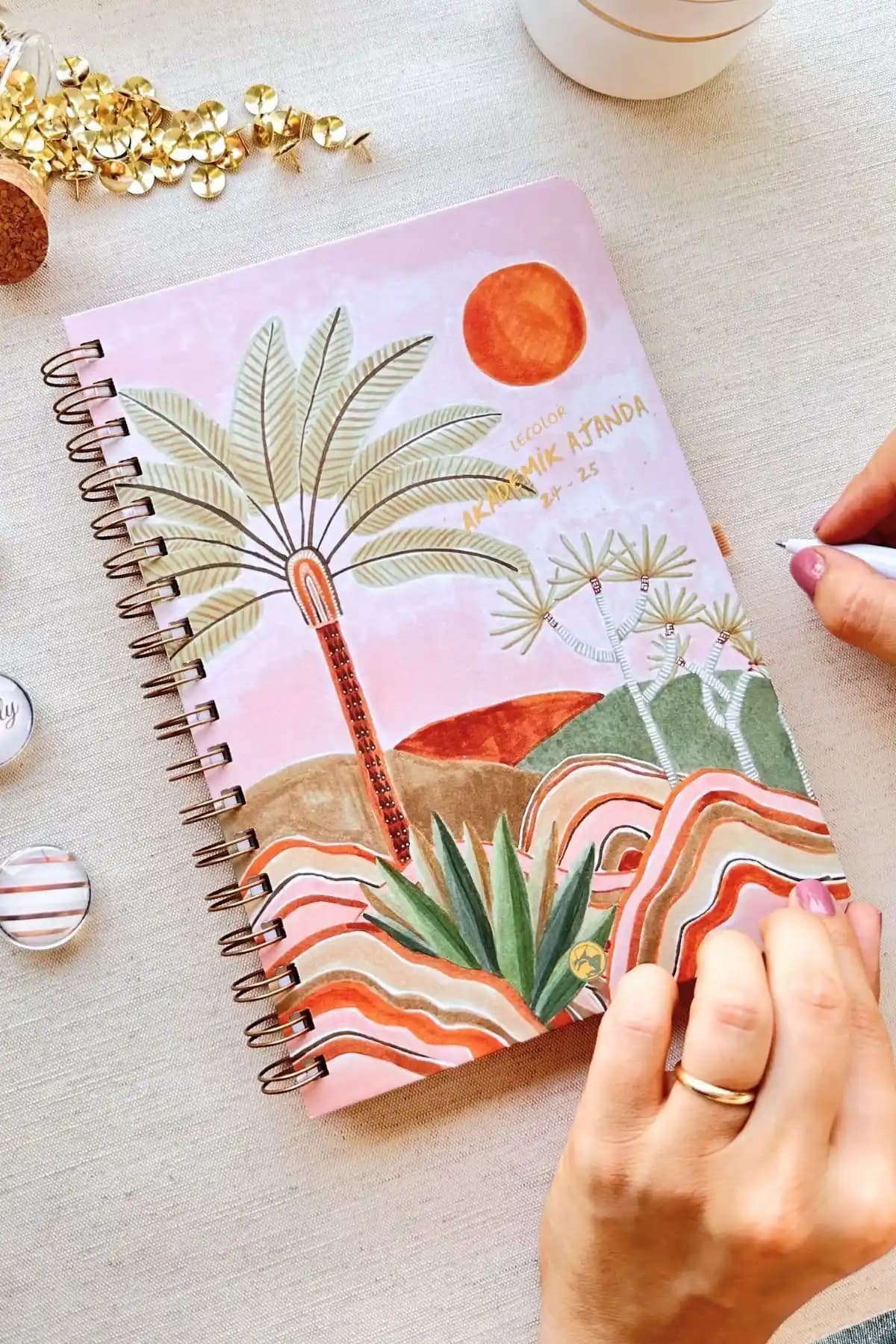 Le Color Akademik Ajanda 17x24 cm Spiral, Dayanıklı ve Şık Planlama Aracı