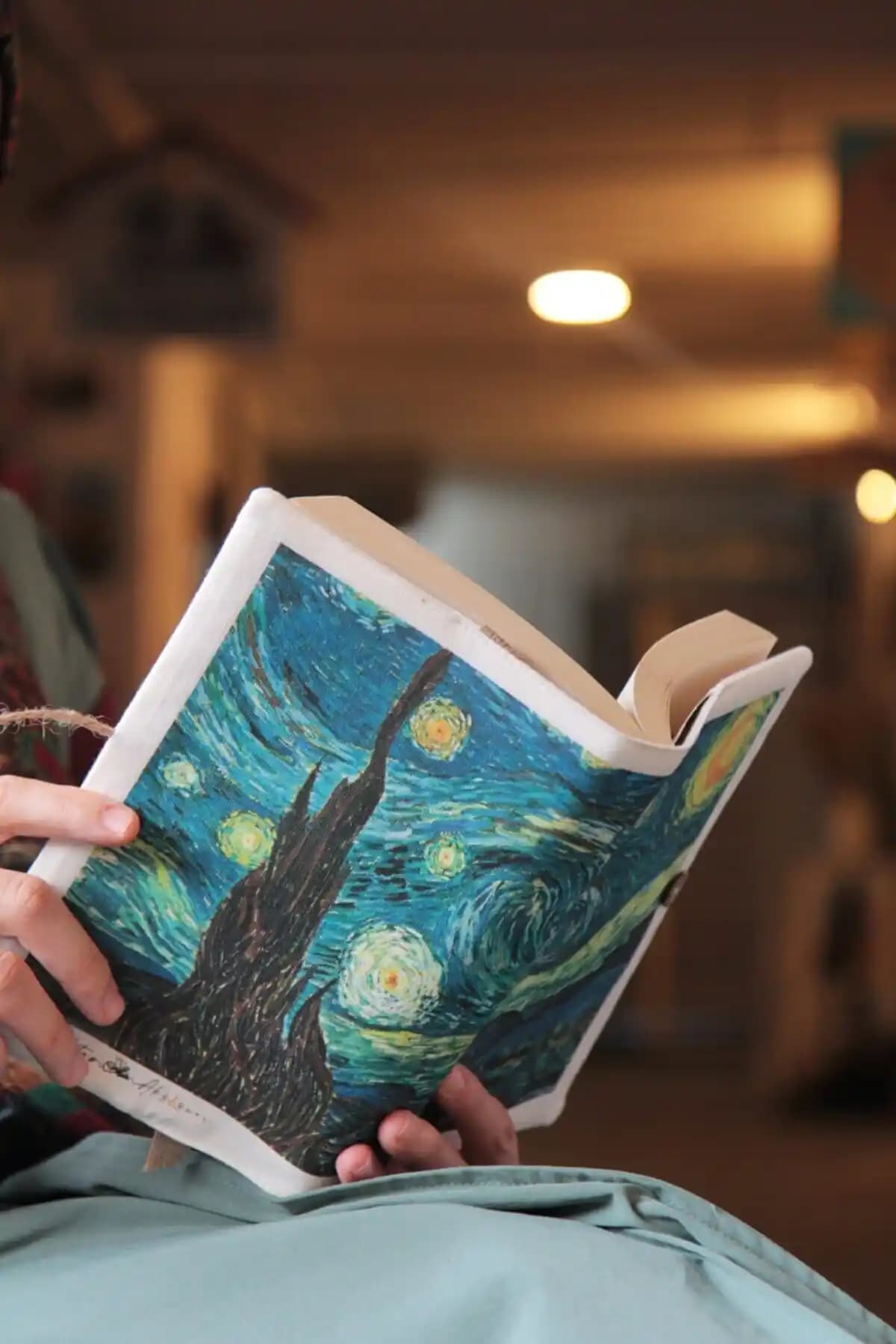 Van Gogh Yılzlı Gece Temalı Kitap Kılıfı - Dayanıklı ve Estetik Koruma Ürünü