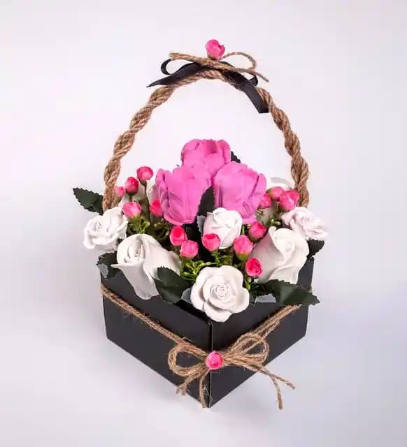 Dekorasyonda Lale Kullanımı: Renk ve Formlarla Mekânlara Zarafet Katma Rehberi