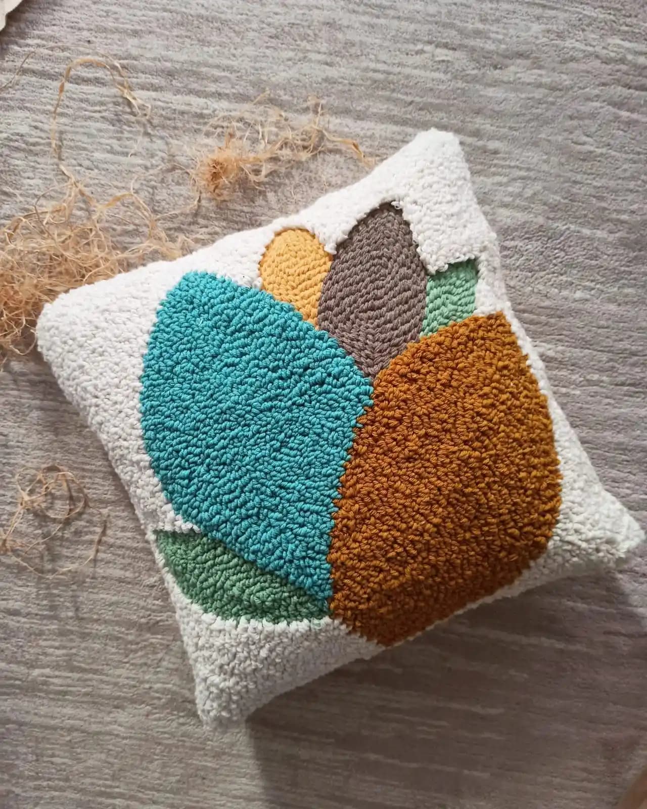 Dekorasyonda Punch Yastıklar: Şıklık ve Konforun Buluşma Noktası