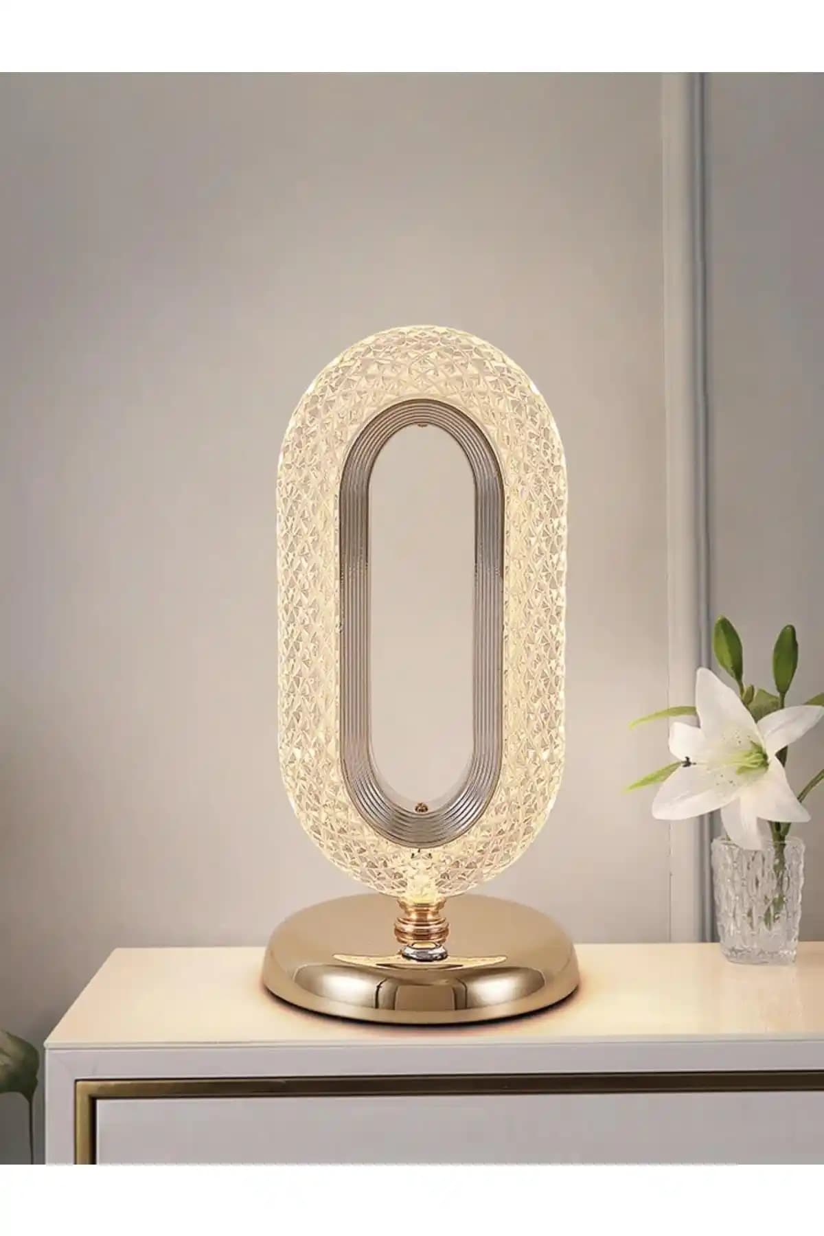 Dekorasyonda Şıklık ve Fonksiyonelliği Yansıtan Tasarım Masa Lambası Seçenekleri