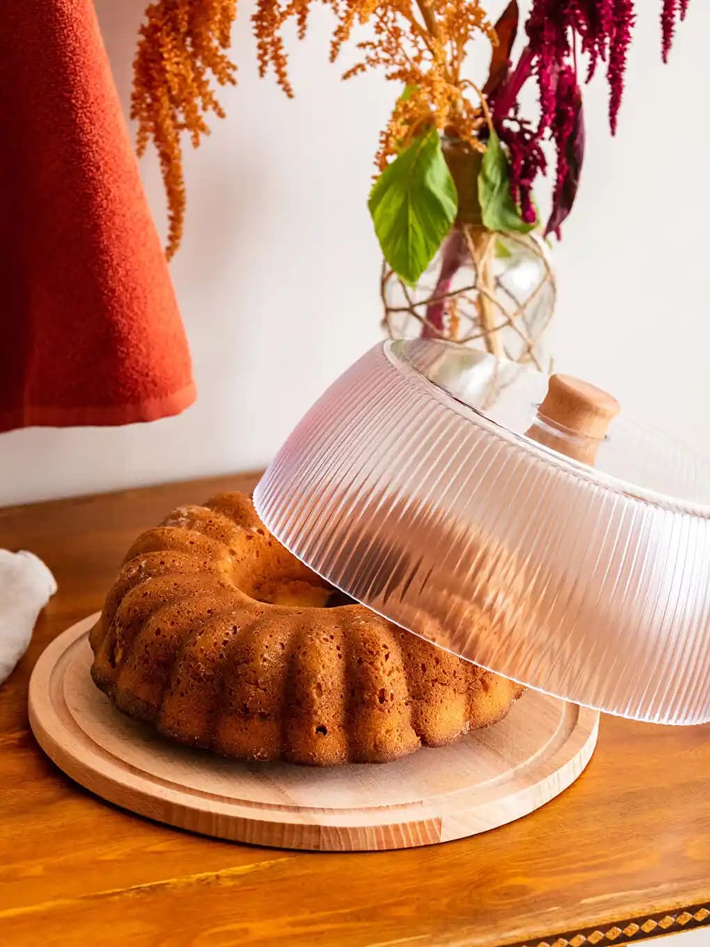 Kek Fanusu Dekorasyonunda Şıklık ve Fonksiyonellik İçin Doğru Seçenekler