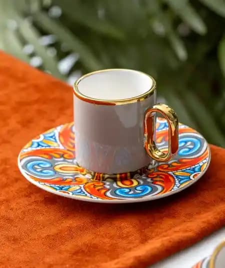 Kıbrıs Desenli Kahve Fincanları ile Dekorasyonda Kültürel ve Estetik Zenginlik