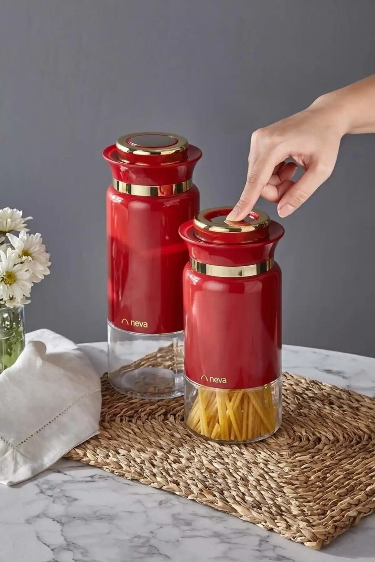 Kırmızı Mutfak Aksesuarlarıyla Dekorasyonunuzu Canlandırmanın Yolları