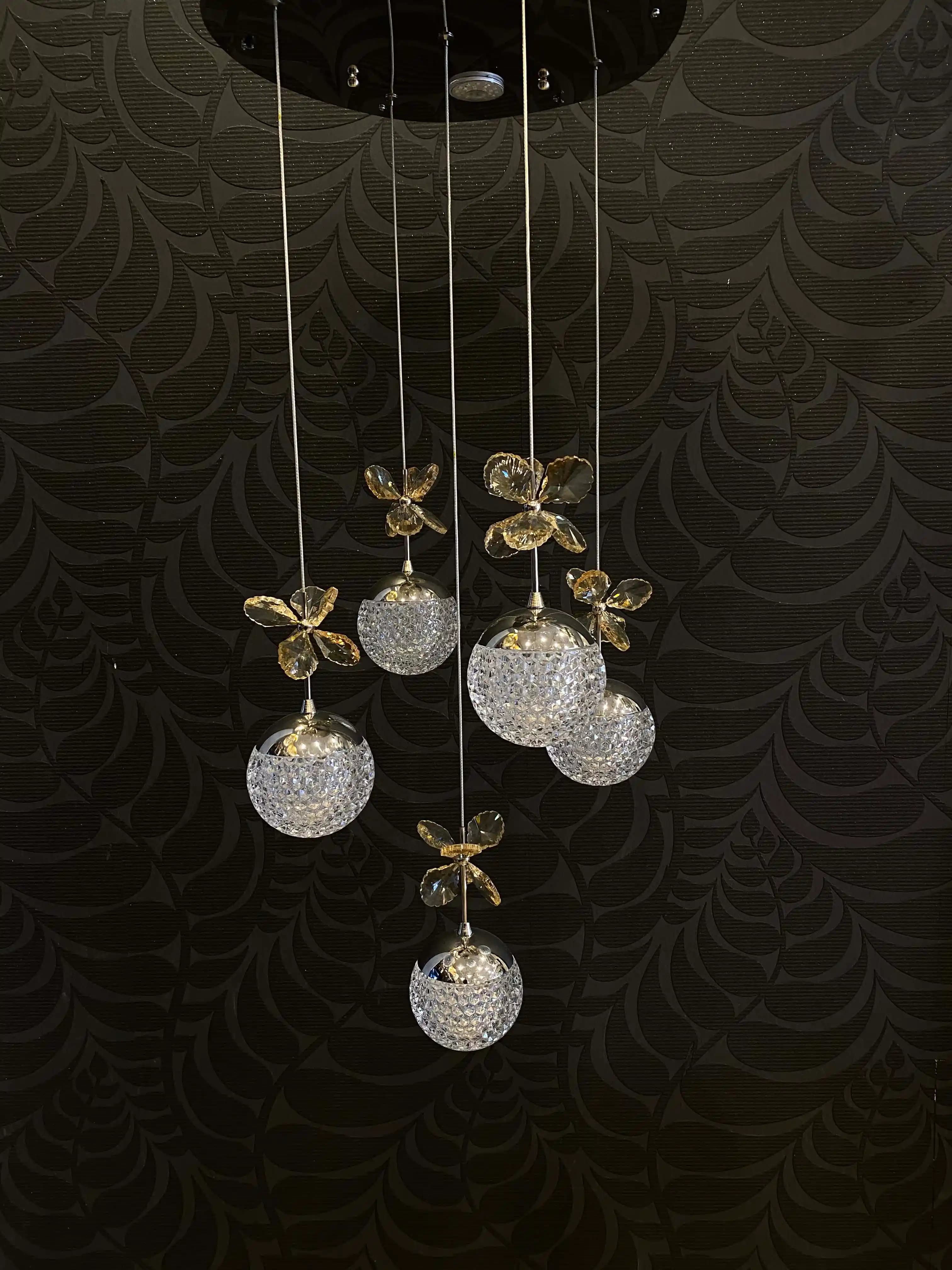 Krom Top Avize ile Modern Dekorasyonunuza Şıklık Katın ve Mekânınıza Zarafet Getirin