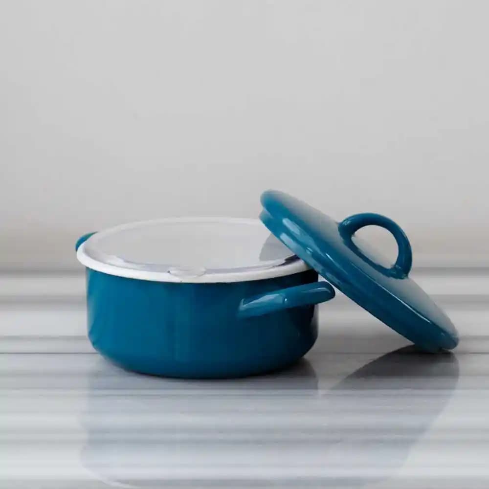 Küçük Emaye Tencere ile Mutfak ve Dekorasyonda Şıklık ve Fonksiyonellik