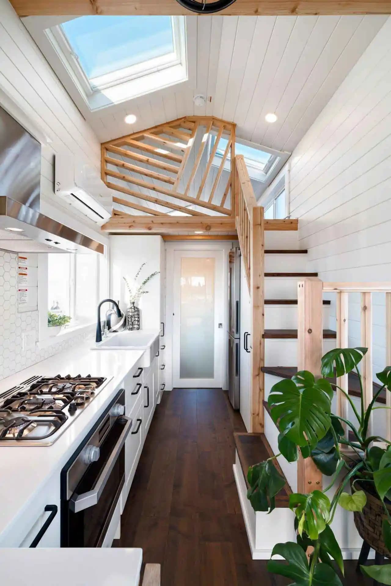 Küçük Ev Dekorasyonu İpuçlarıyla Ferah ve Şık Bir Yaşam Alanı Yaratma Yolları