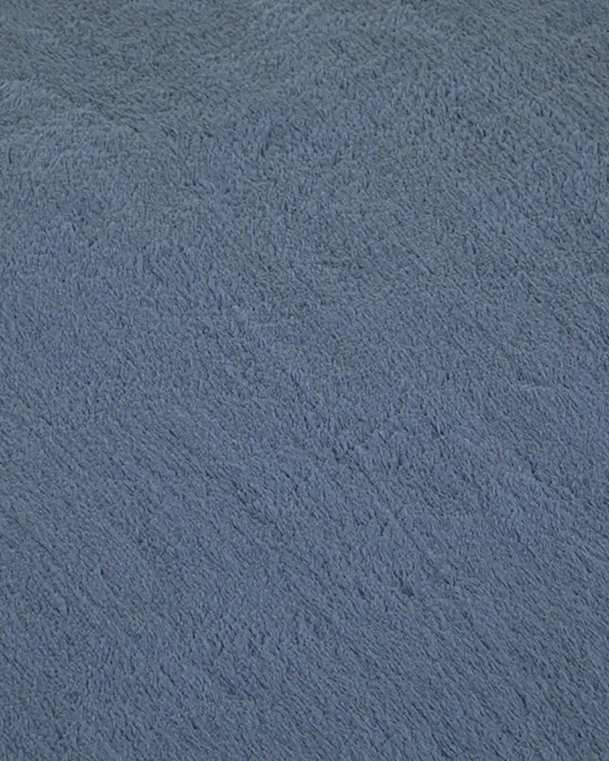 Lacivert Peluş Halı ile Dekorasyonunuzu Yenileyin: Şıklık ve Konforun Buluşması