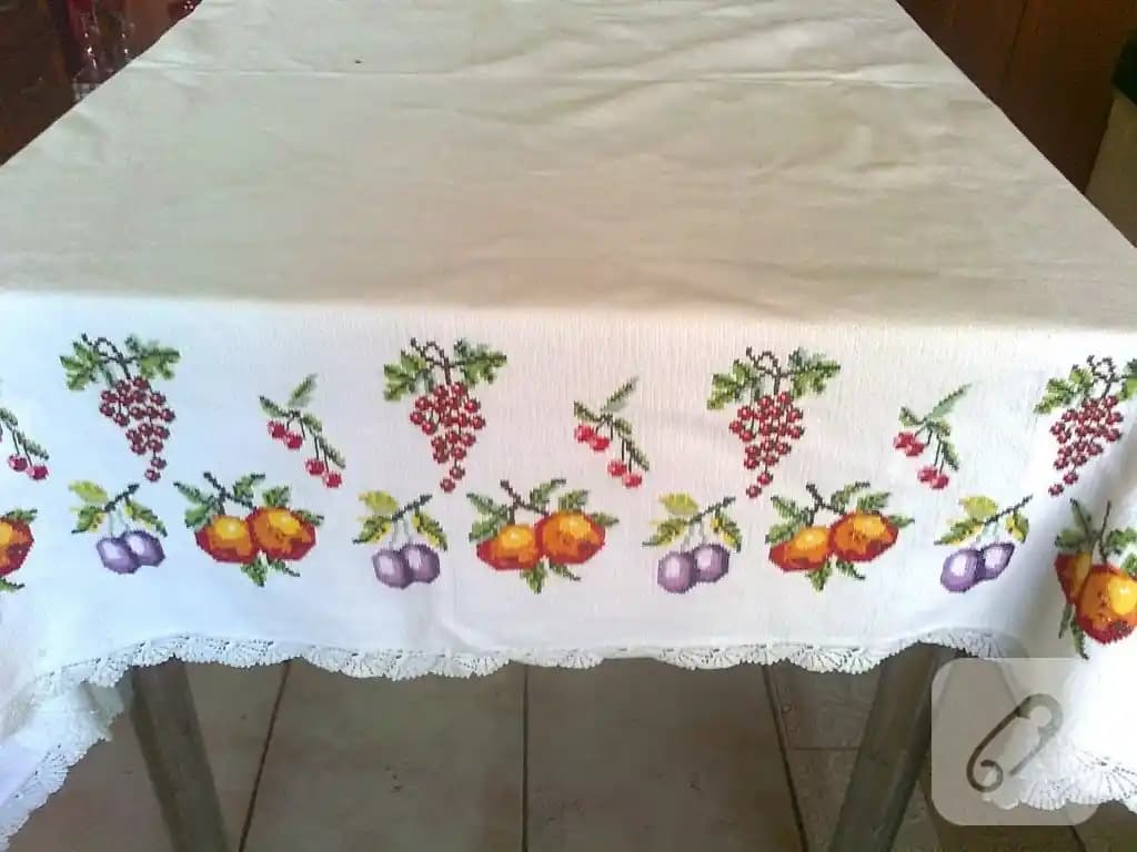 Masa Örtüsü İşleme Modelleriyle Dekorasyonunuza Zarafet Katmanın Yolları