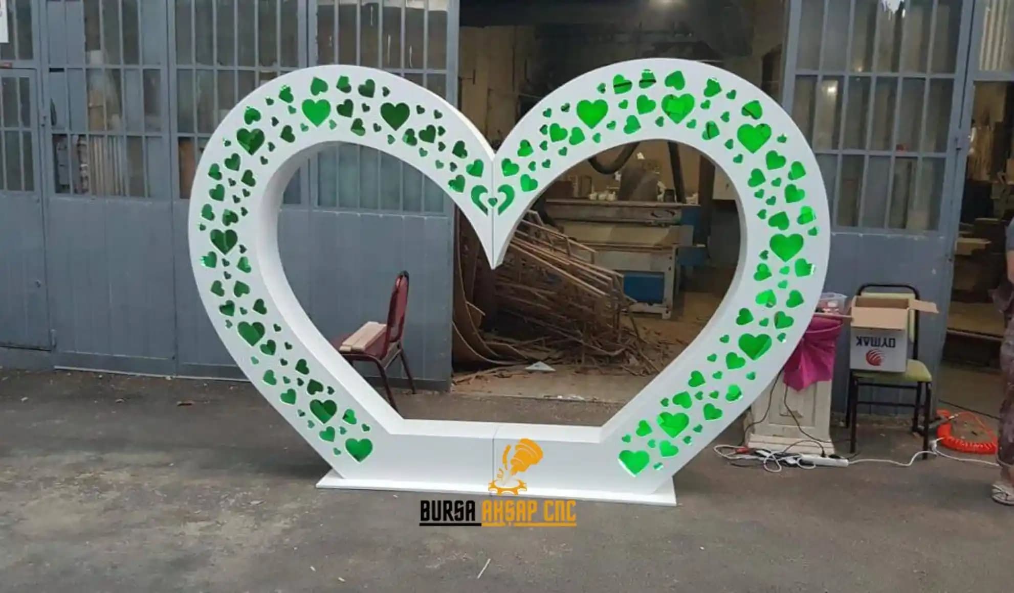 MDF Kesim Dekorasyonda Çok Yönlü ve Ekonomik Çözüm Sunan Modern Malzeme Kullanımı