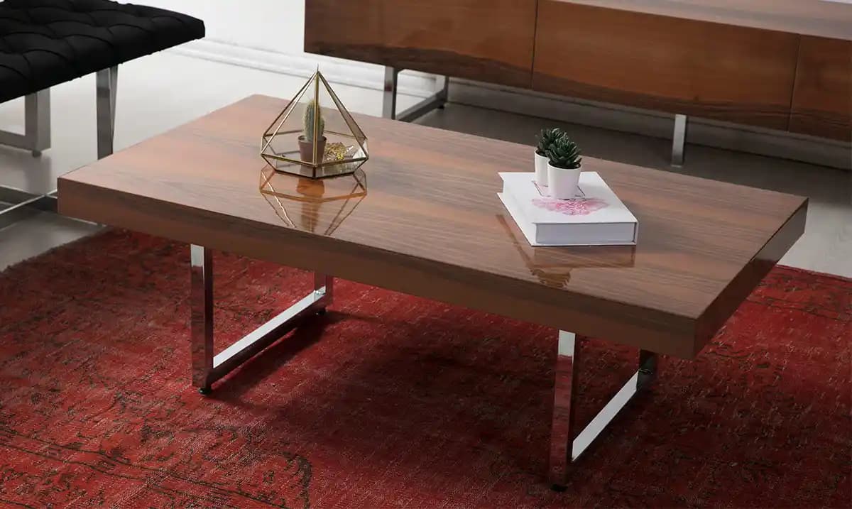 Metal Ayaklı Orta Sehpa: Modern Dekorasyon İçin Şık ve Dayanıklı Seçenekler