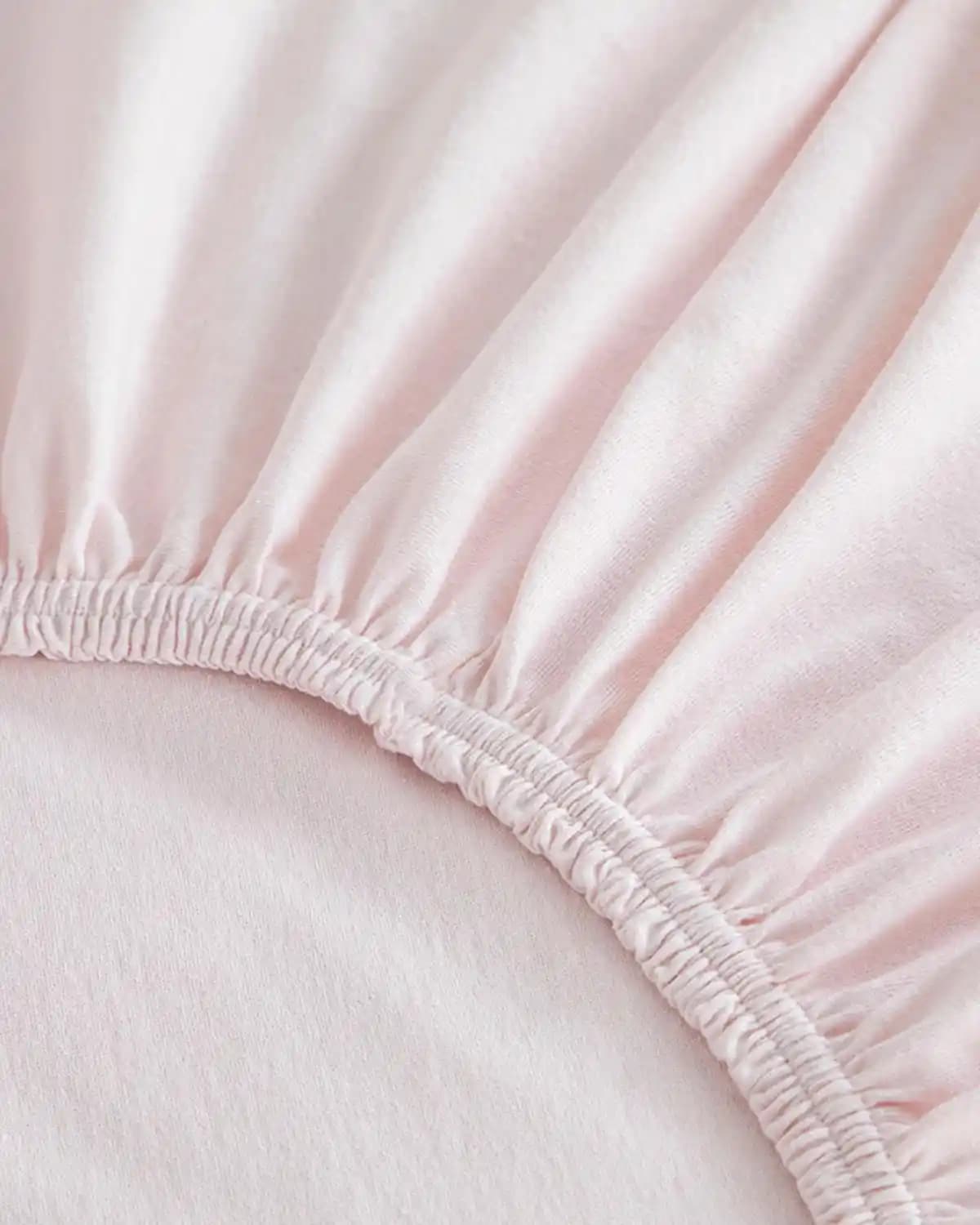 Modern Yatak Dekorasyonunda Konfor ve Estetiği Bir Arada Sunan Penye Çarşaflar