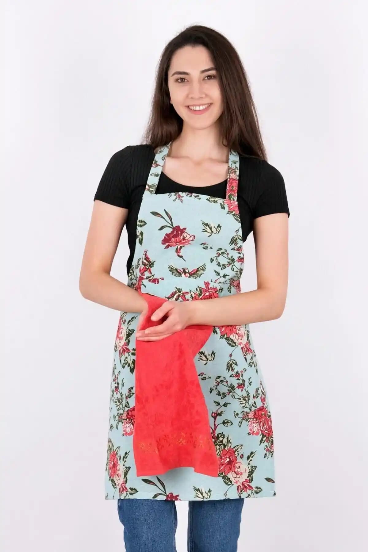 Mutfak Önlüğü Seçenekleri ve Dekoratif Kullanım İpuçları