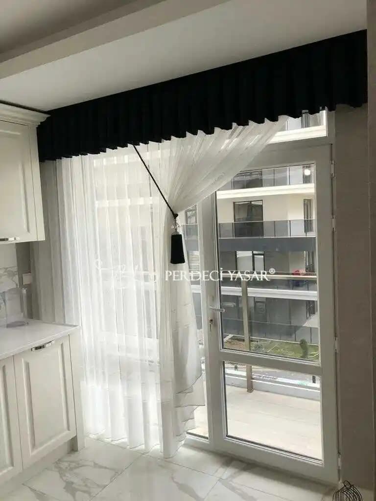 Mutfak Perdesi Seçimi ve Trendleri 2024: Dekorasyonun Detaylarındaki Şıklık ve İşlevsellik