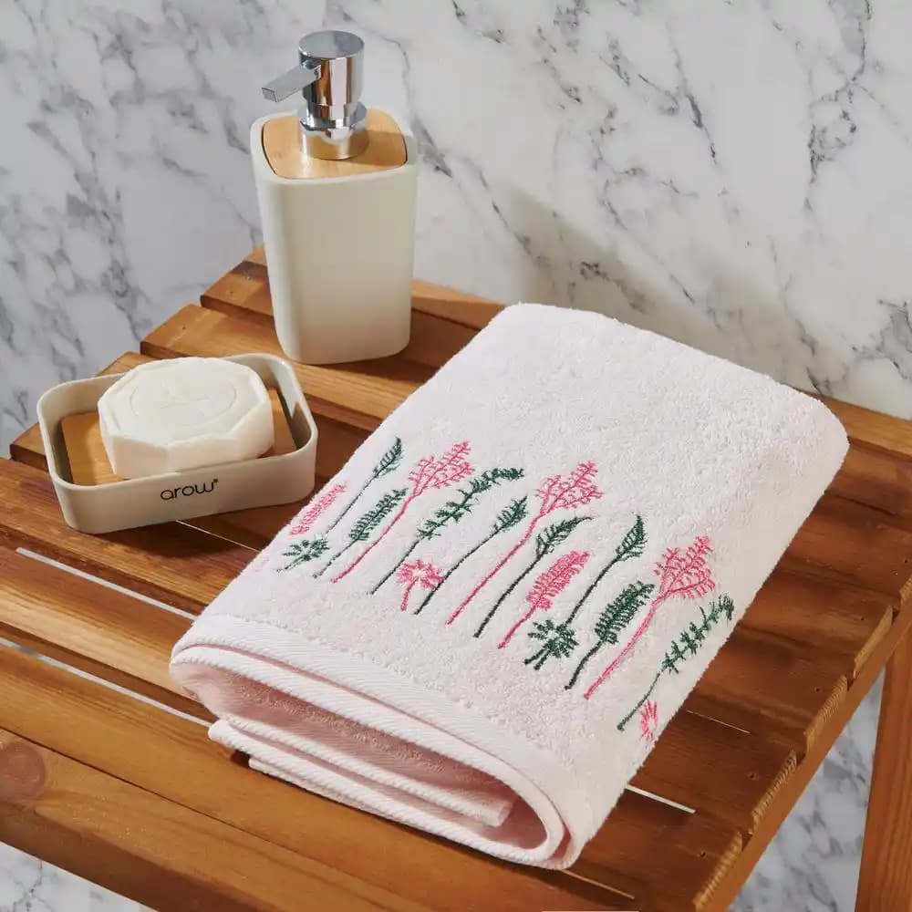 Nakışlı El Havlusu ile Ev Dekorasyonunda Zarafet ve İşlevselliğin Buluşması