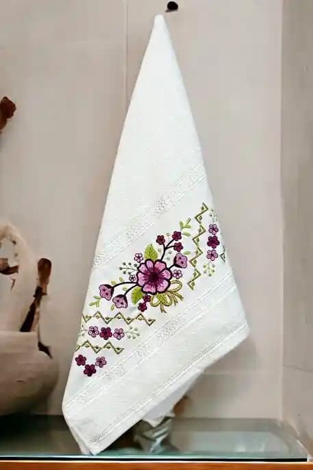 Nakışlı Havlular ile Dekorasyonda Şıklık ve İşlevselliğin En Güzel Buluşması