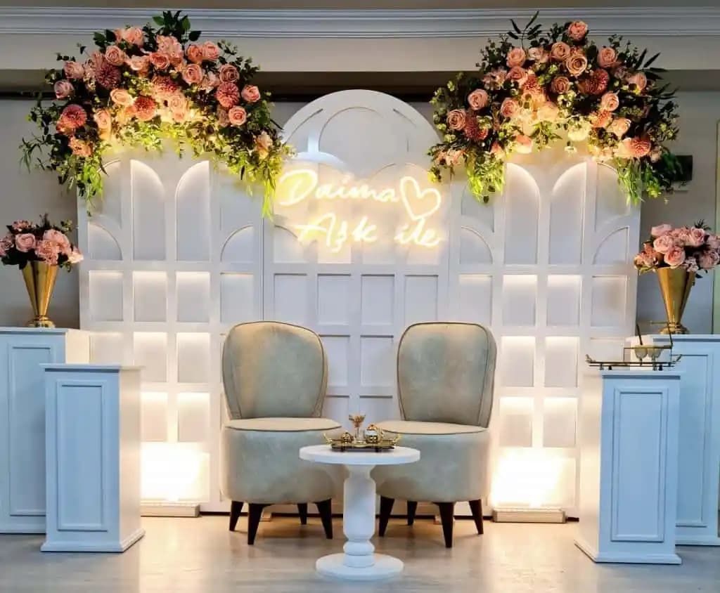 Nişan Konsept Malzemeleri ve Dekorasyon İpuçlarıyla Hayallerinizdeki Düğünü Yaratın