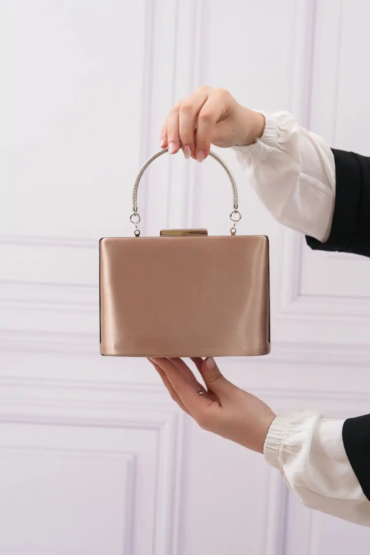 Nude Abiye Çanta ile Modern ve Zarif Dekorasyon İpuçları ve Trendler