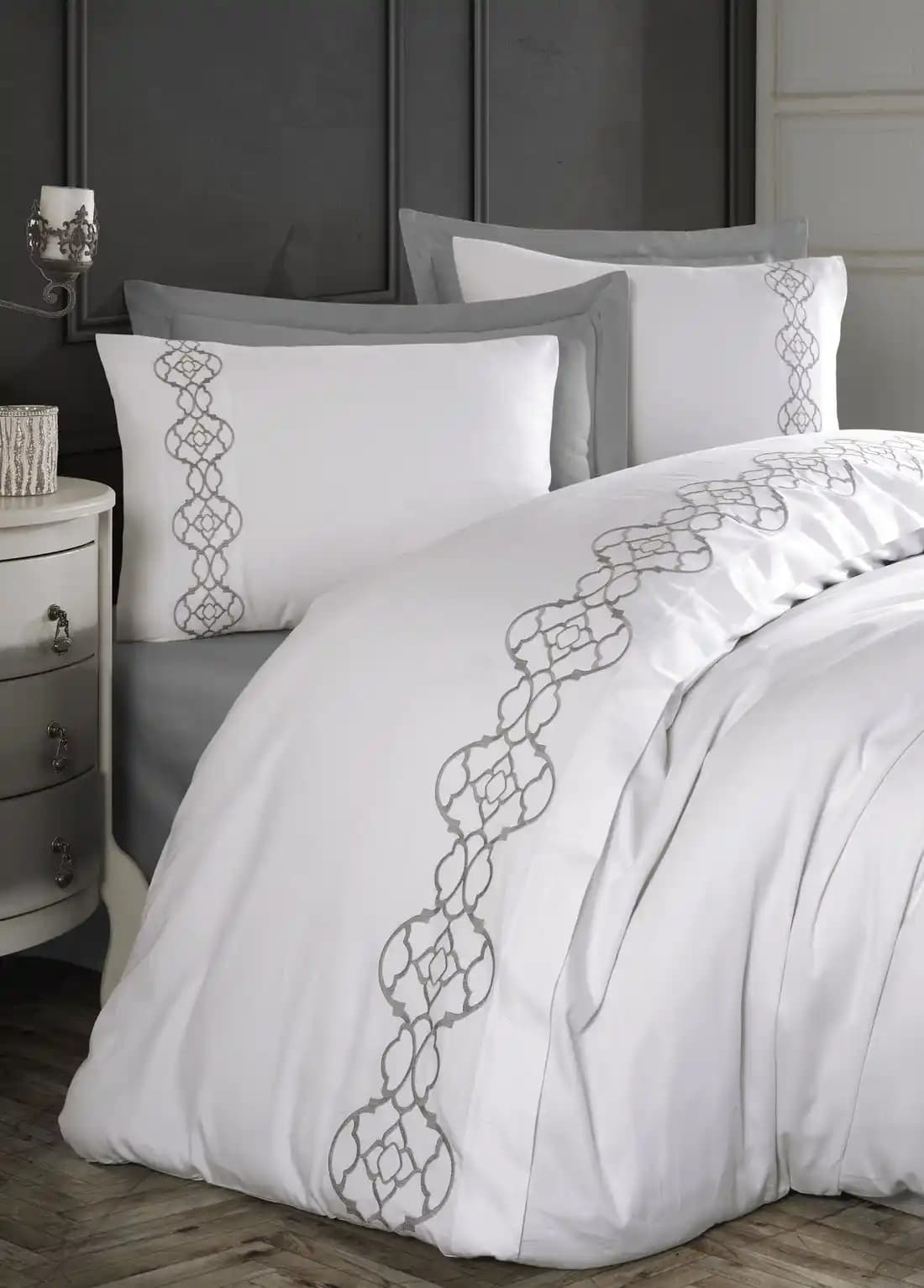 Outlet Pamuk Saten Nevresim Takımı ile Yatak Odası Dekorasyonunuzu Yenileyin