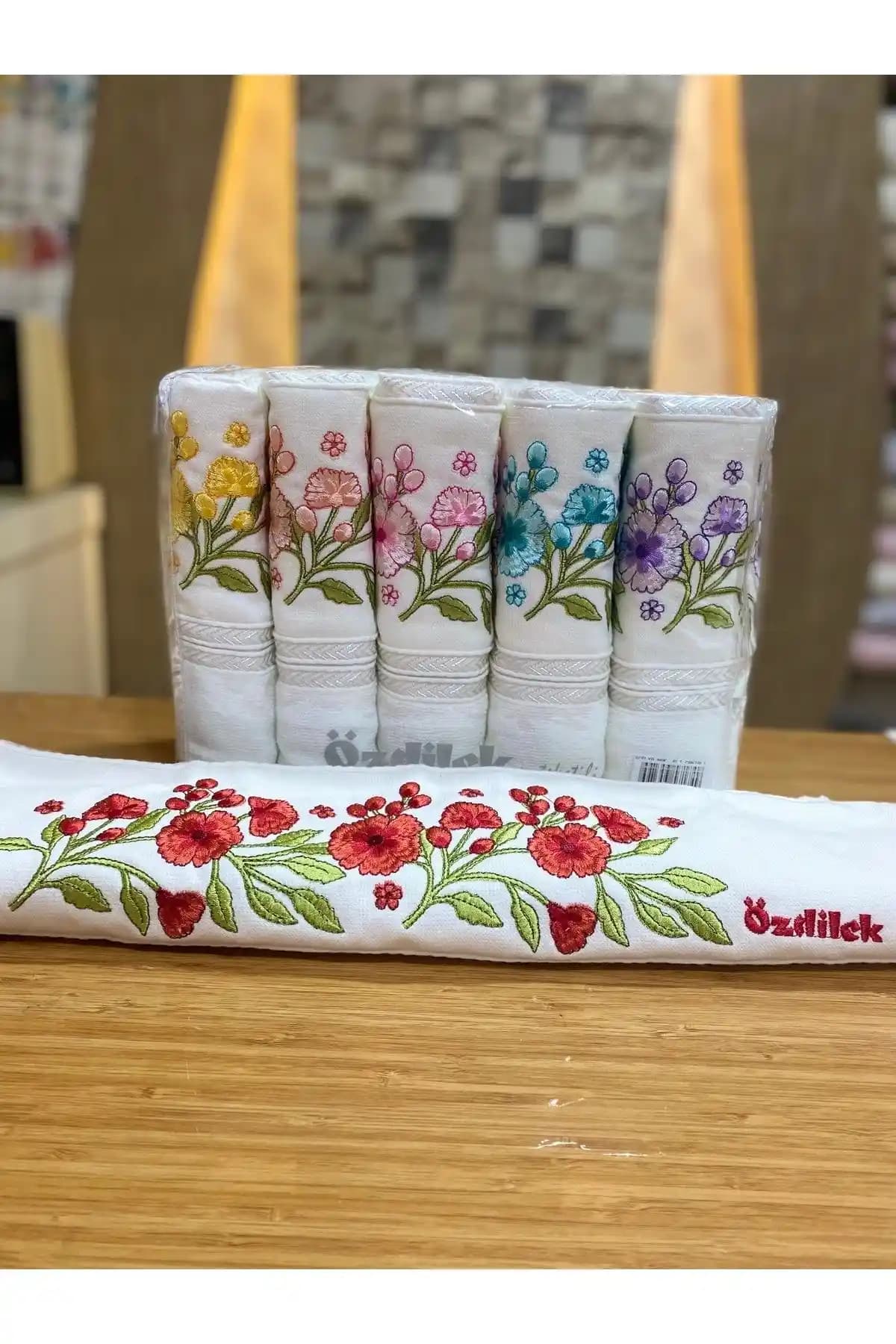 ÖzDilek Nakışlı Havlu: Dekorasyonda Zarafet ve İşlevselliğin Birleşimi